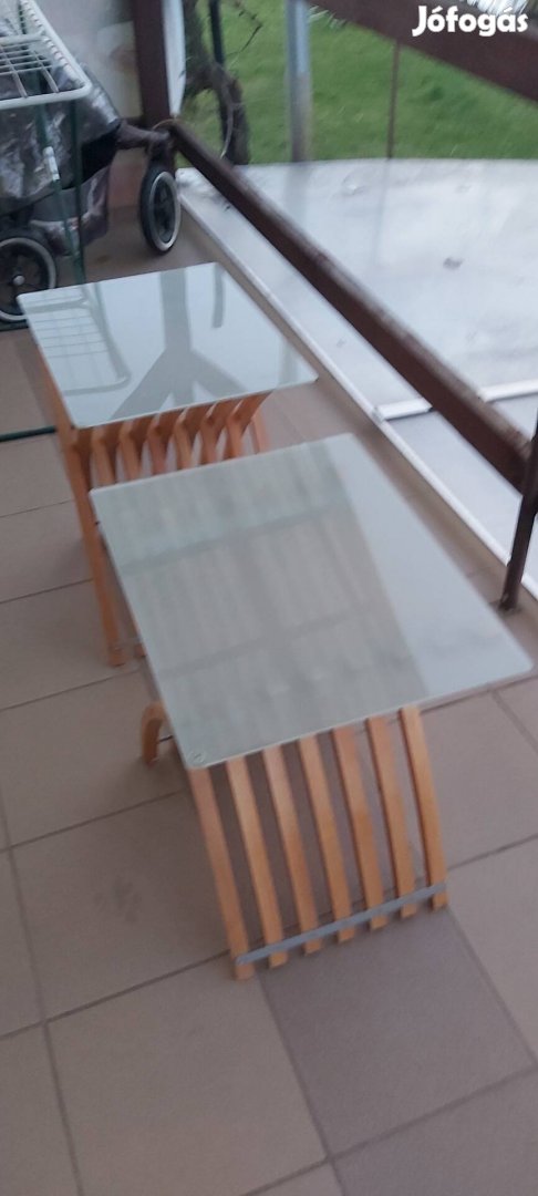 kís asztal üveg lappal összecsukható