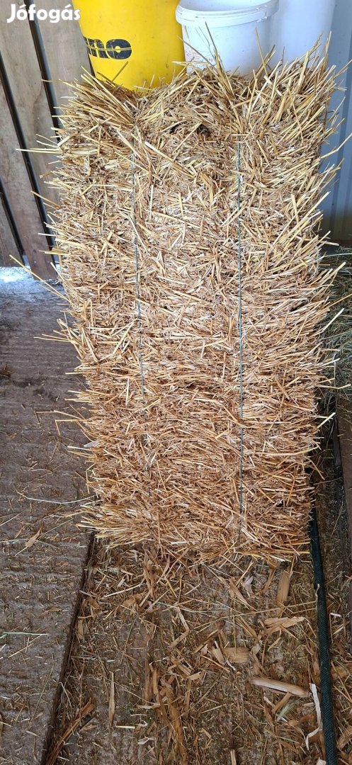 kisbálás búza szalma