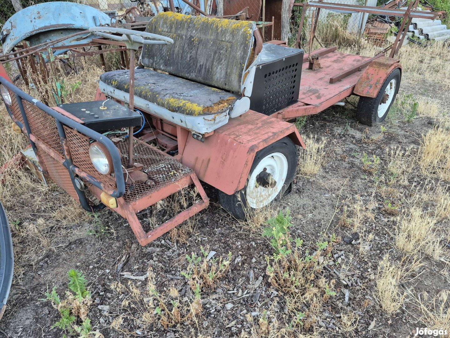 kistraktor csettegő uaz