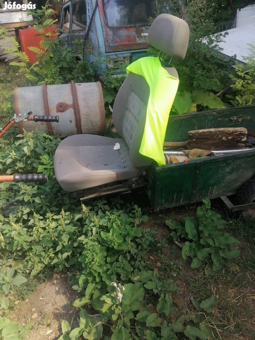 kistraktor jó erős motoral