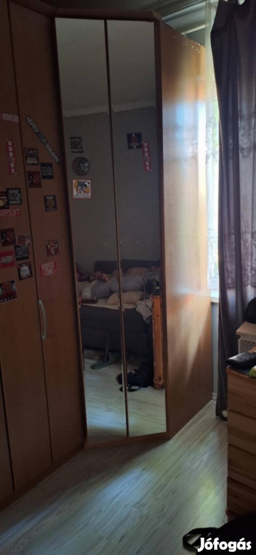 koltozes miatt eladóak a kepeken latható bútorok
