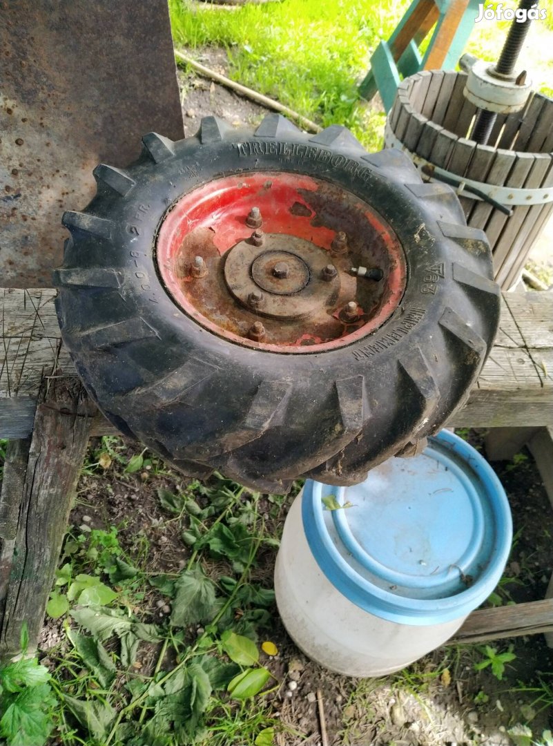 költözne 2db kapálógép kerék.