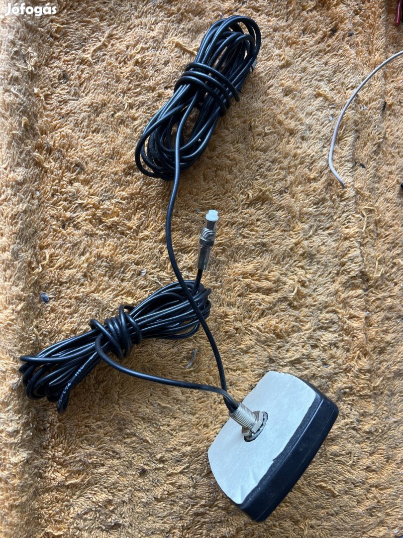 kombinalt GPS es GSM furhato antenna