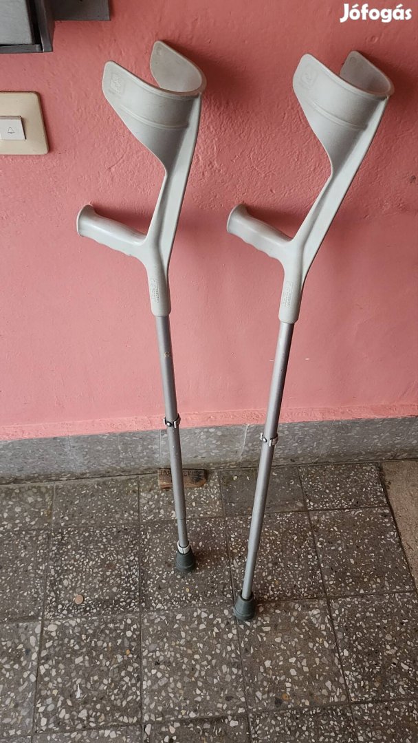 könyökmankó egy pár. 