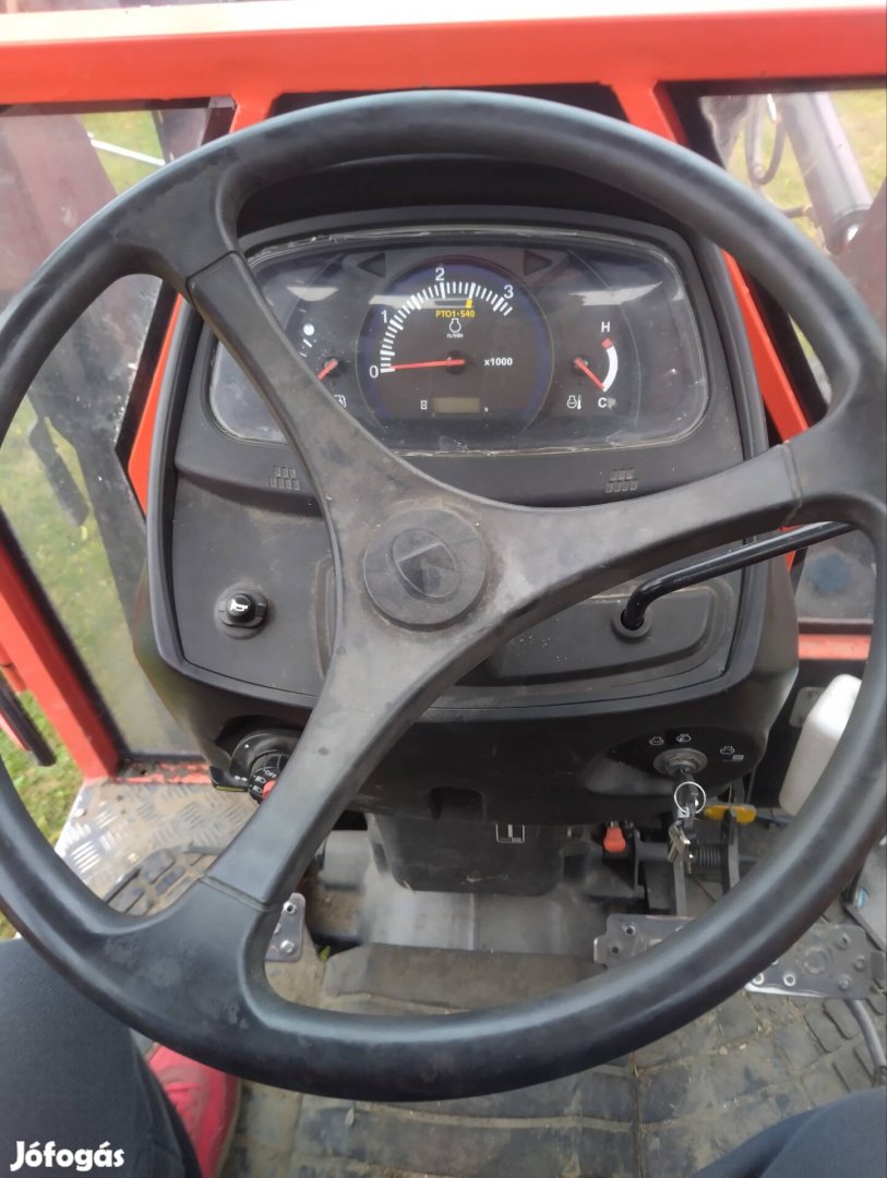 kubota MU 4501 kistraktor homlokrakodóval bálatüskével évjárat 2022 