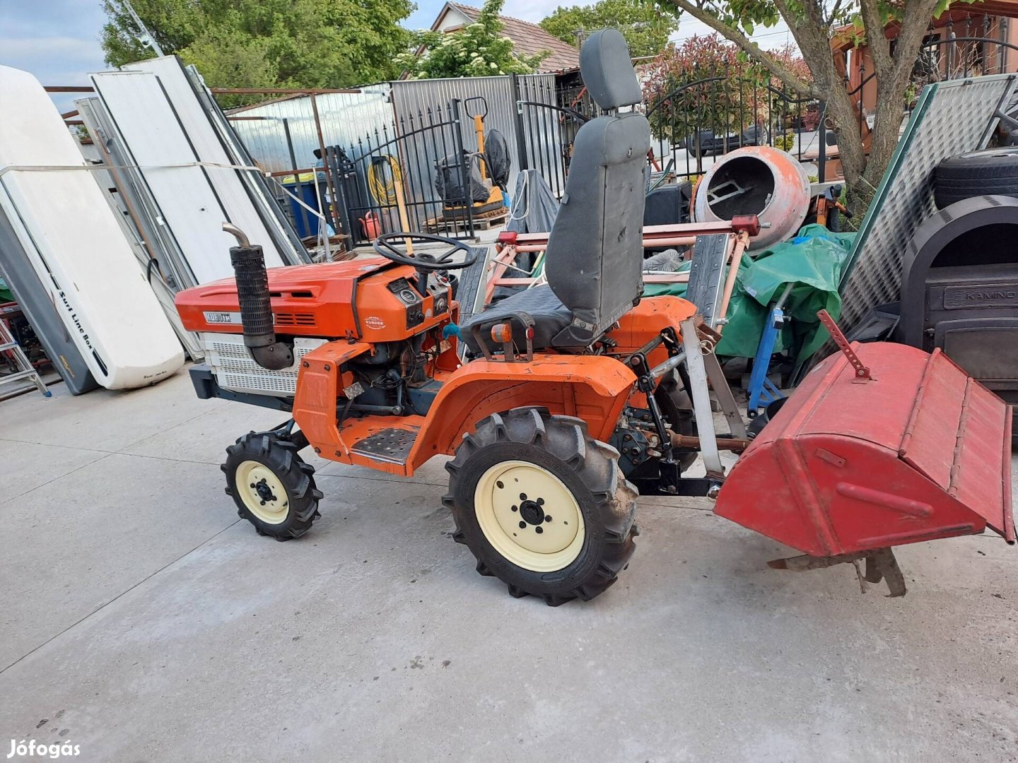 kubota b1200 3hengeres diesel traktor képen látható jó állapotban