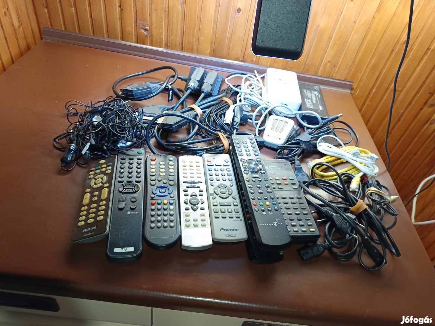 különfele csatlakozók tv hez laptophoz hibás távirányitók