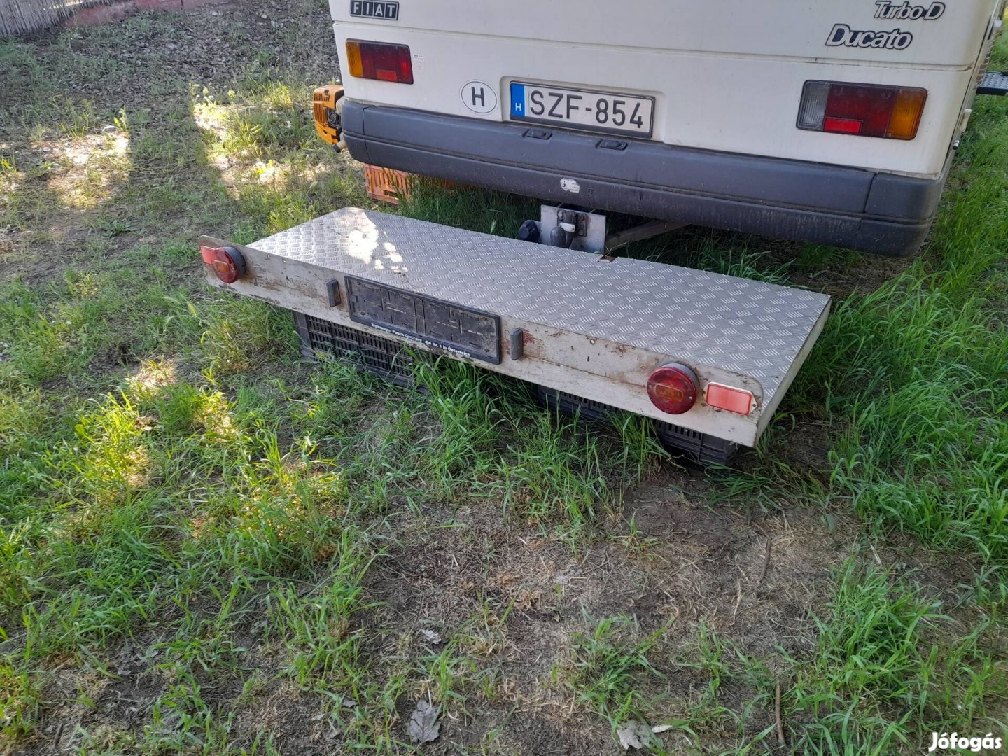 lakóautó motorszállító