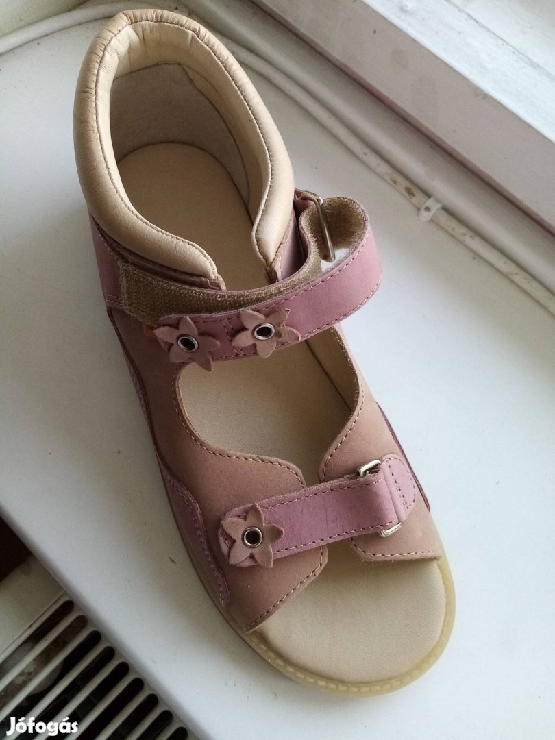 lányka supinált szandálcipő, 38-s, teljesen új.