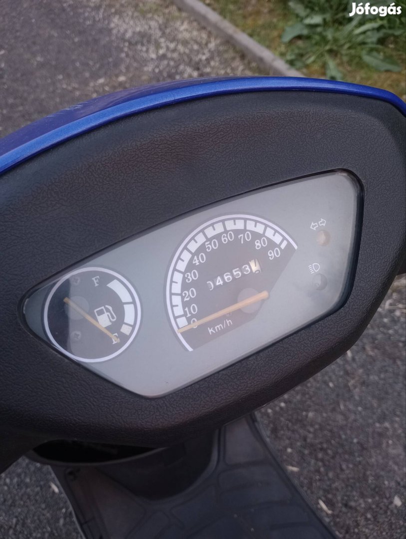 linea 4T 50ccm robogó 