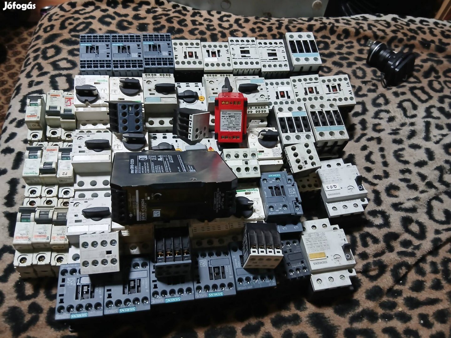 mágnes kapcsolok relék stp egyebn 70 ezer 58 db