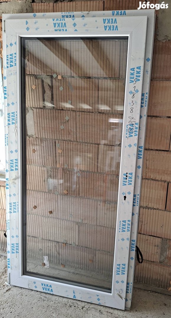 mahagóni átmenőkilincses műanyag teraszajtó