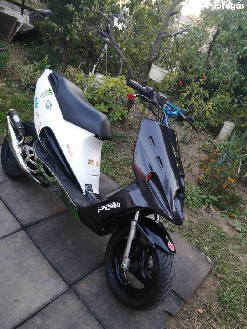 malaguti f12 alkatrészek eladók 