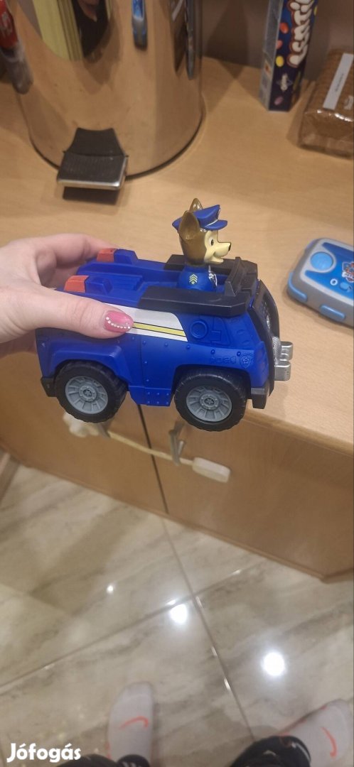 mancsőr járatas távírányítós kisautó