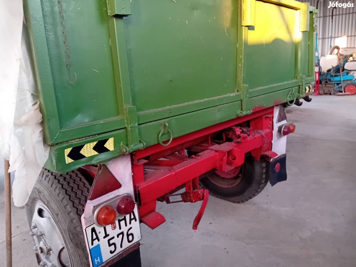 mbp pótkocsi eladó