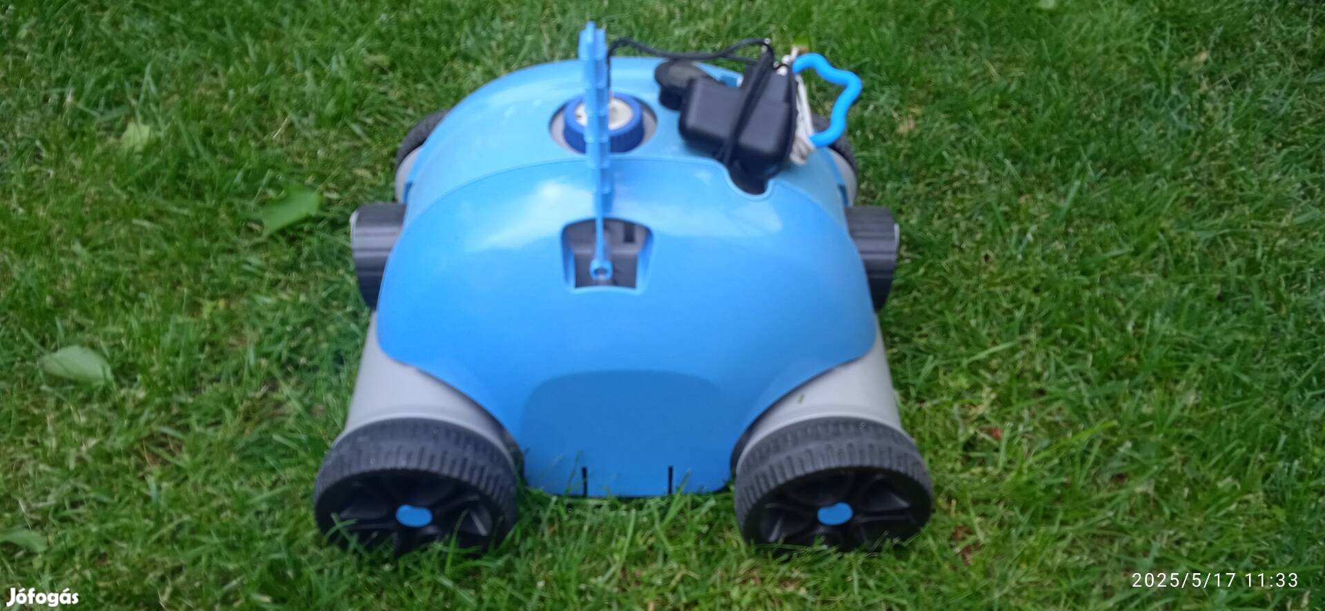 medence tisztító robot 