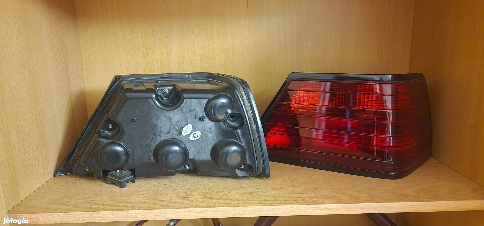 mercedes w124 piros hatso lámpa 