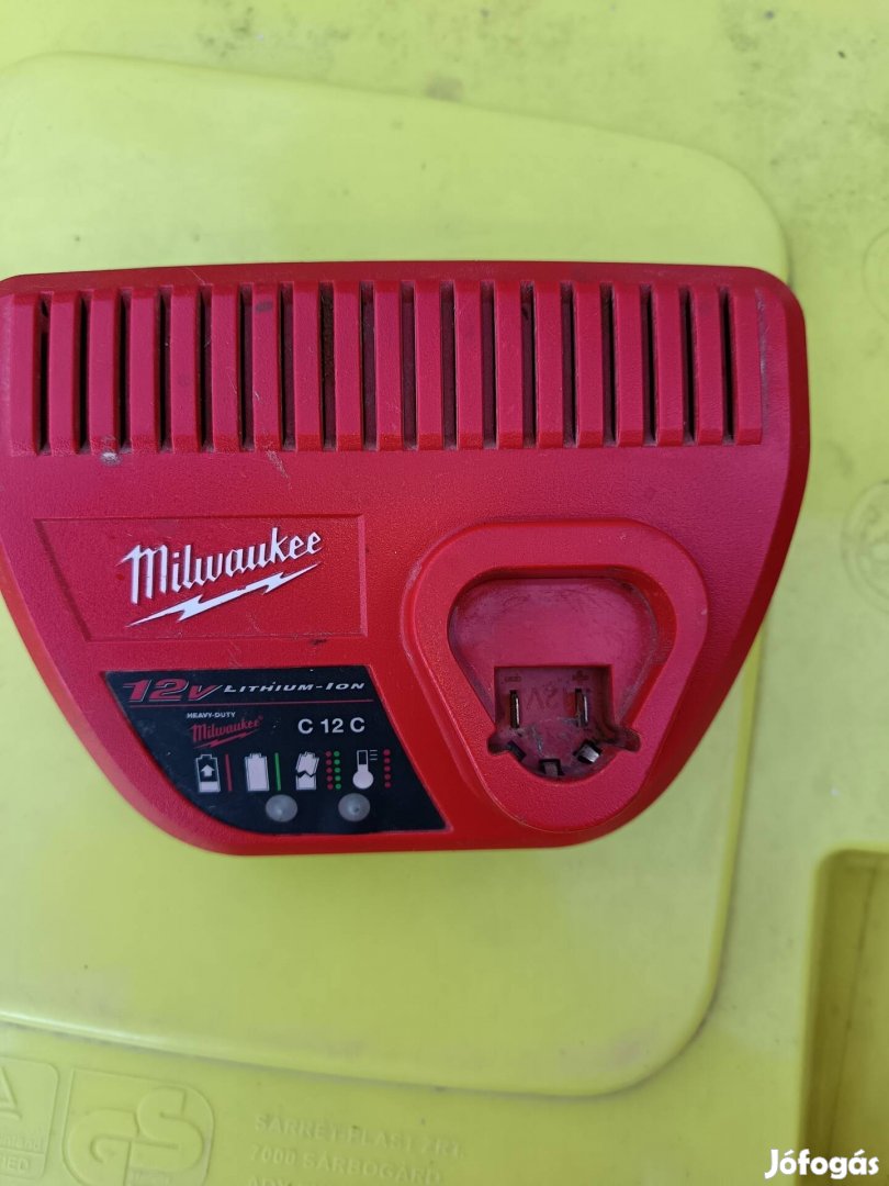 milwaukee töltő 