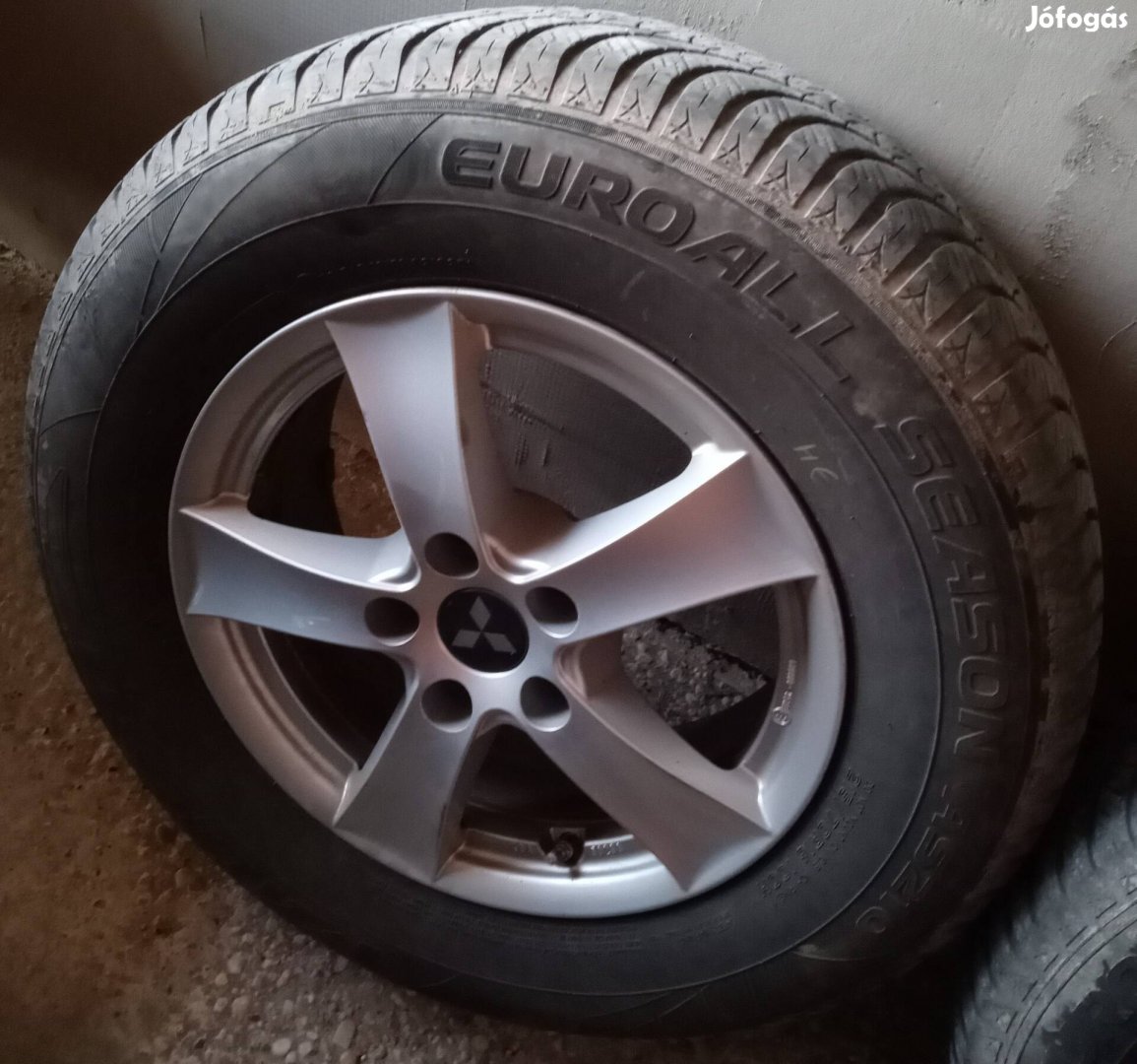 mitsubishi outlander alufelnik Falken 215/70/16