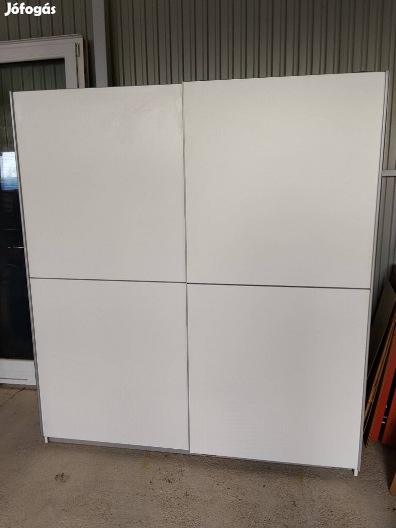 modern szekreny gardrób nappali halószoba bútor szekrénysor