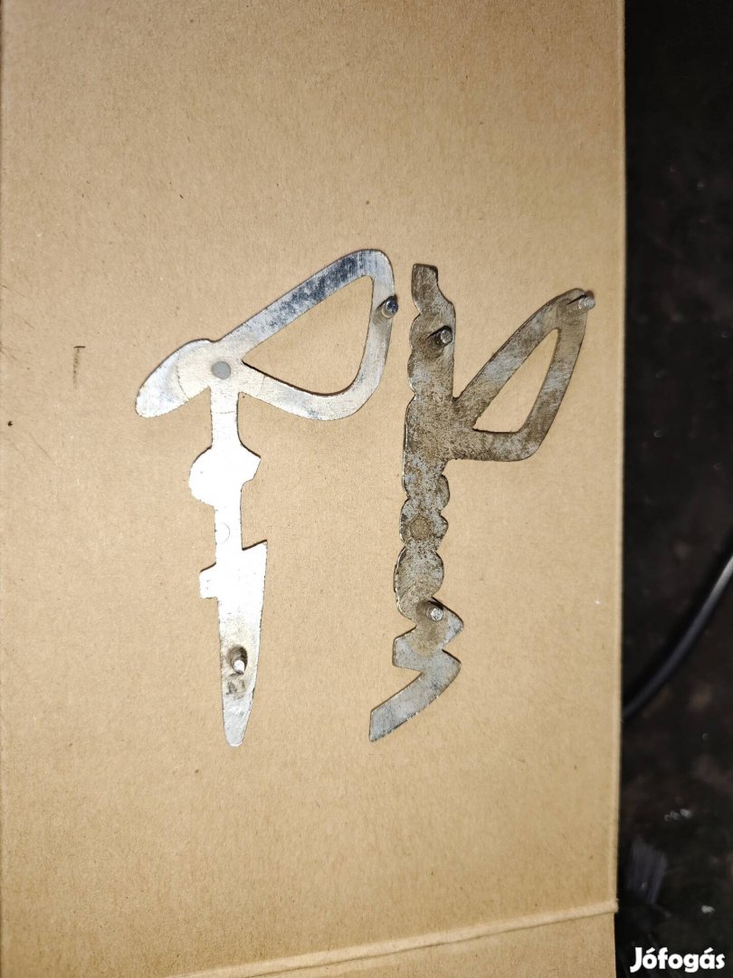 moszkvics 408 embléma pár