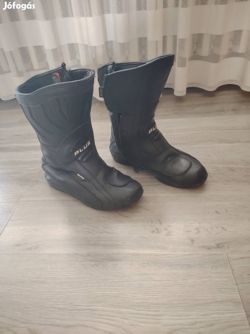 motoros csizma !