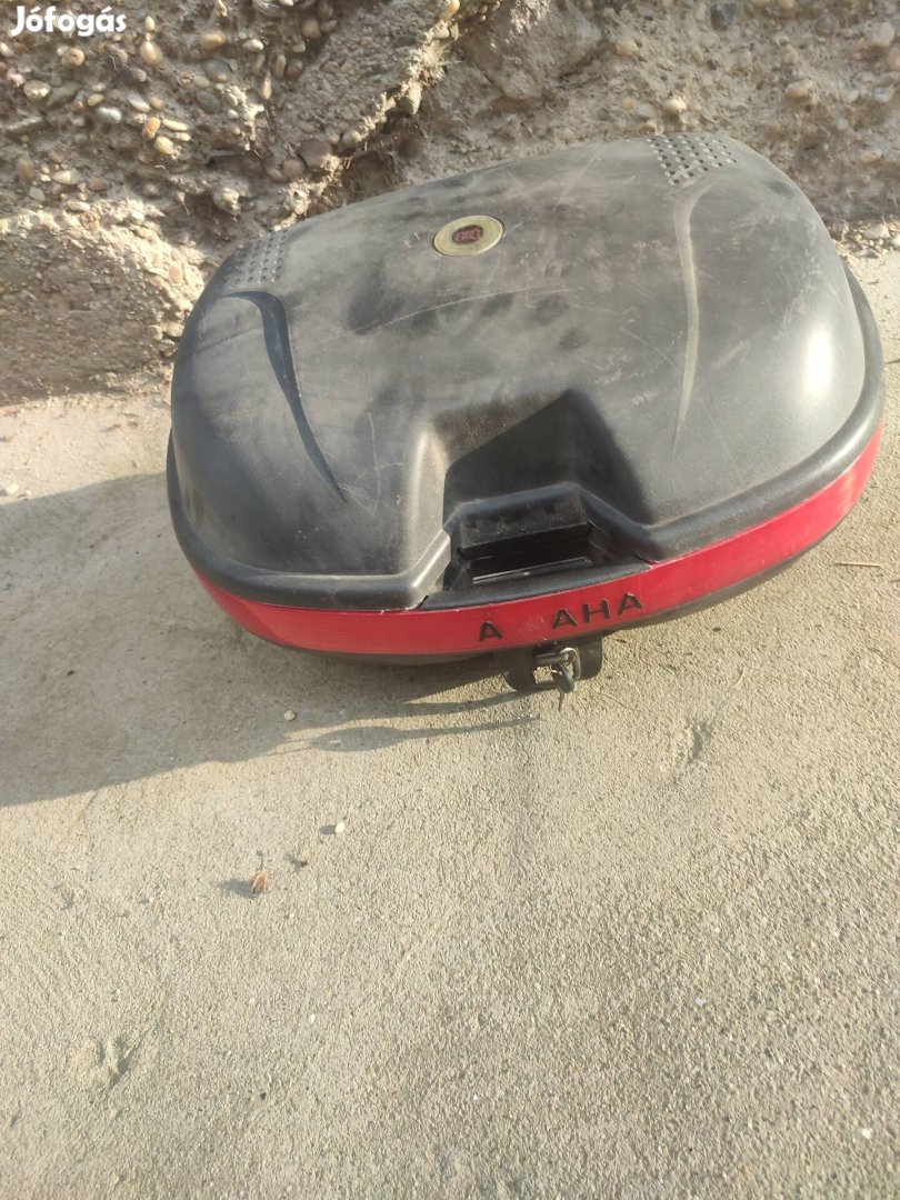 motoros sisak tartó doboz