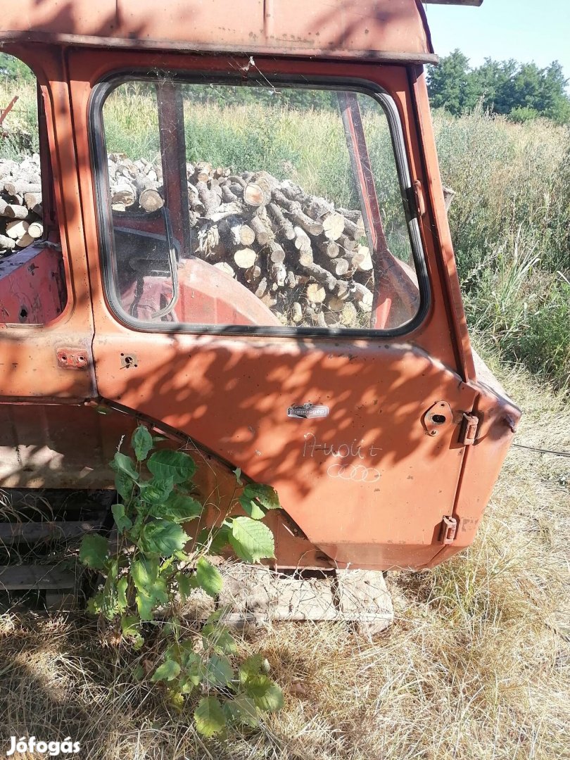 mtz80joboldali ajto