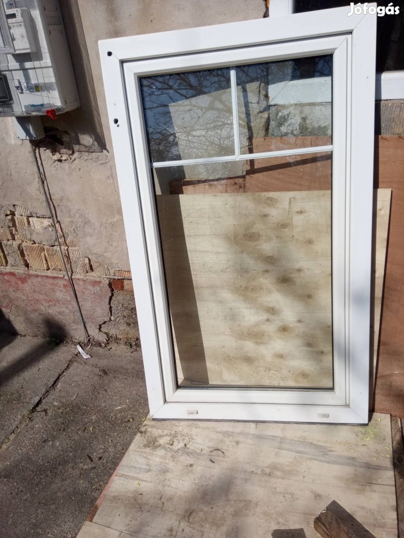 müanyag ablak 90x150cm-es méretben bukó-nyiló 1db eladô