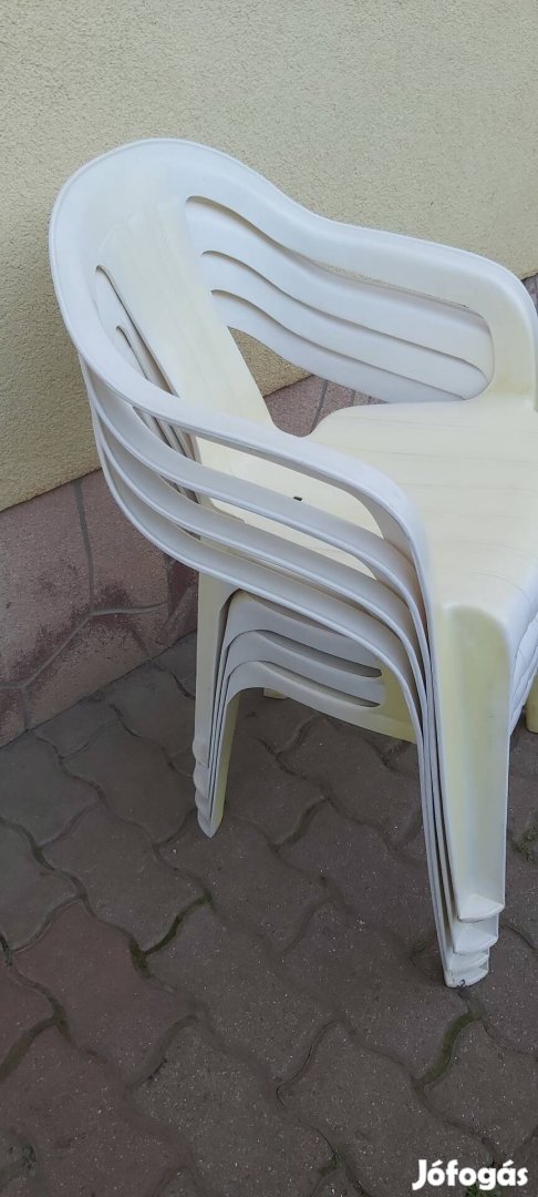 müanyag kerti szék