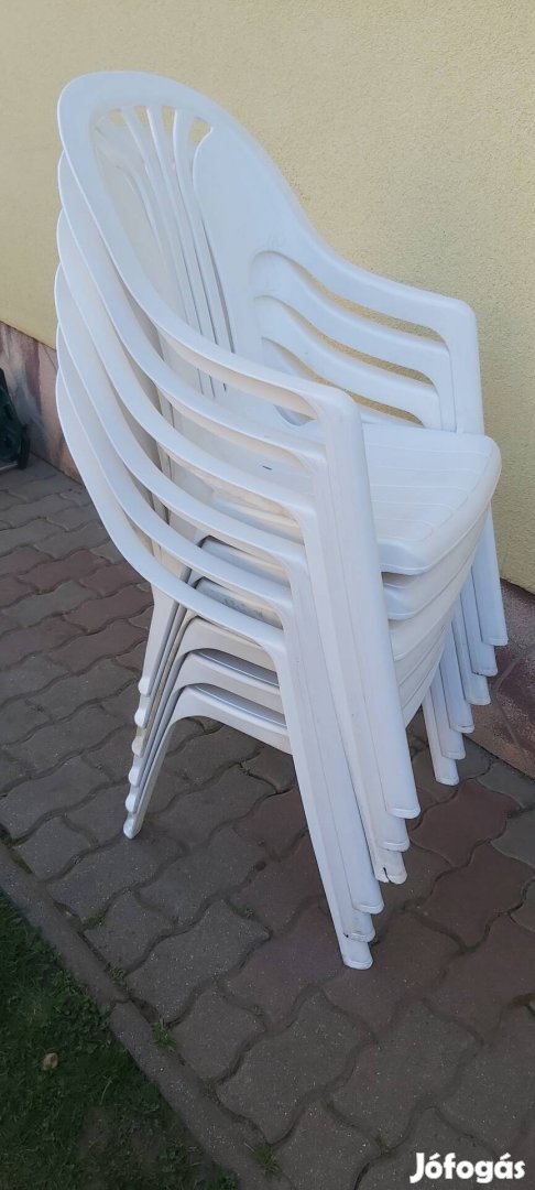 müanyag szék magastámlás