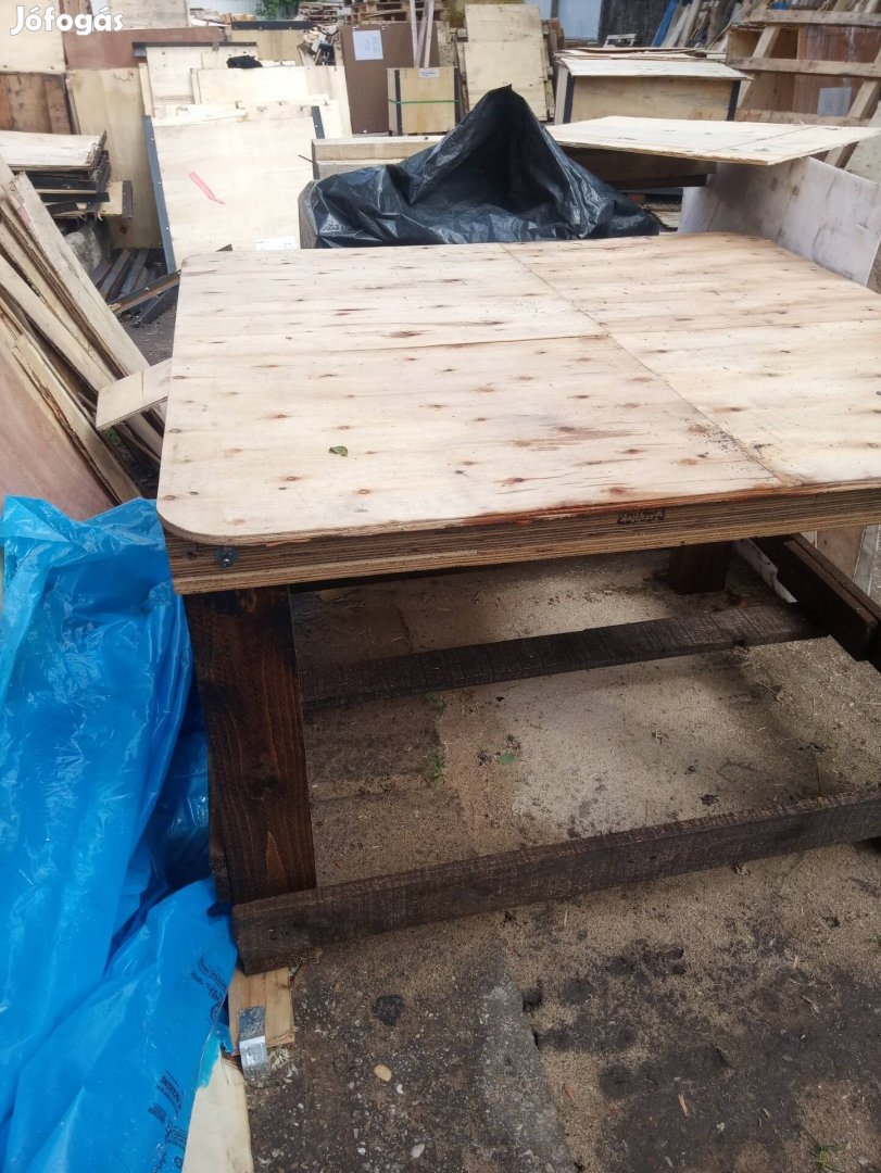 munkaasztal vagy kerti asztalnak is alkalmas 110x110cm kerületű l 