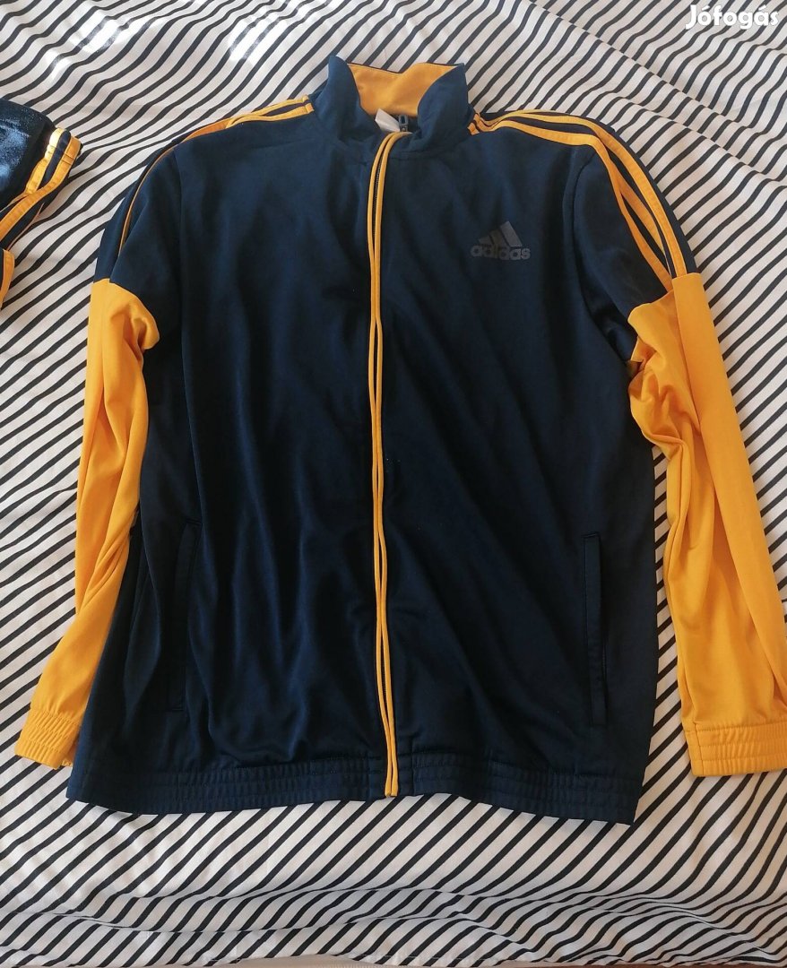 nagy méretű Adidas melegítő