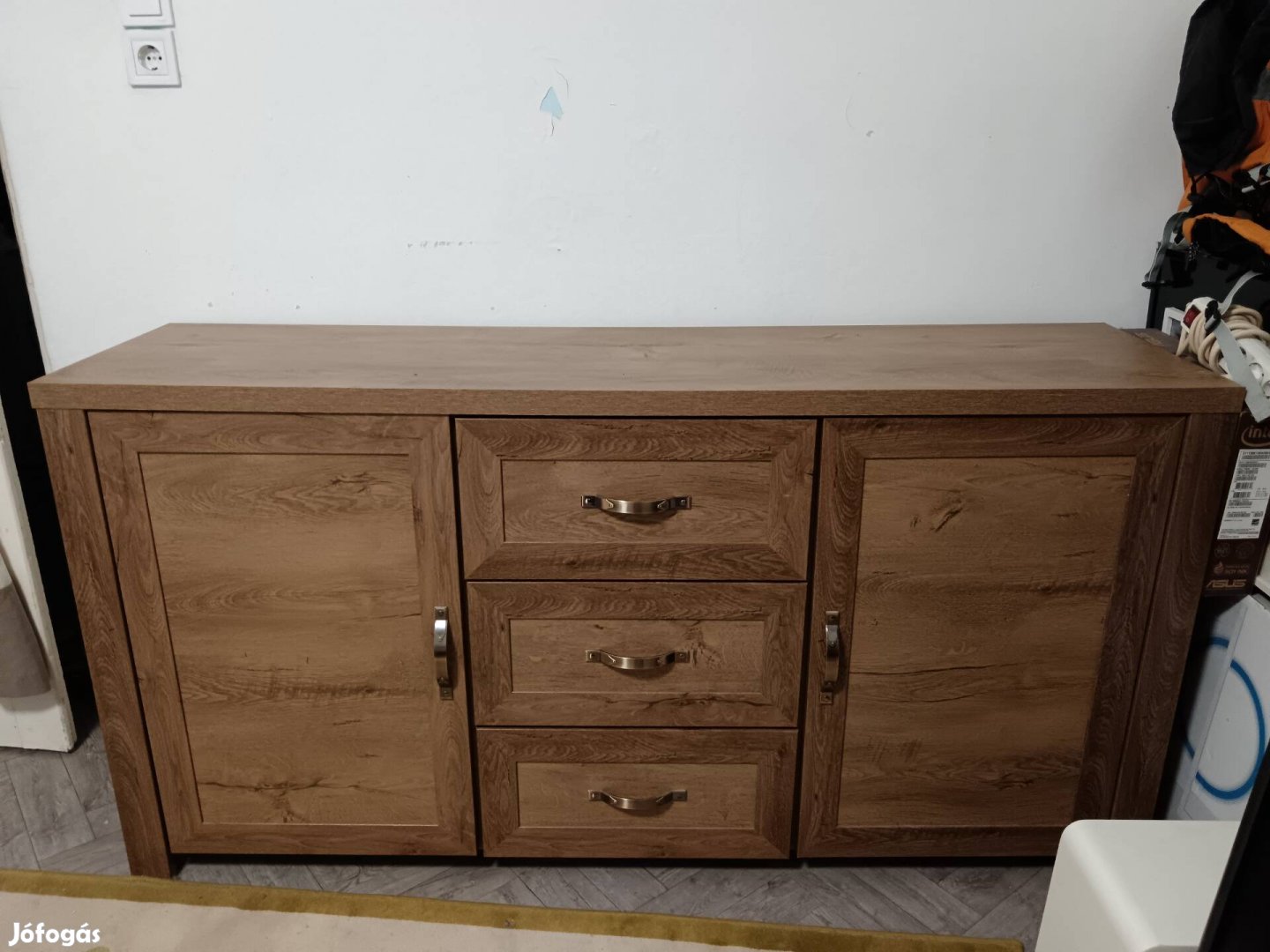 nagyméretű komód