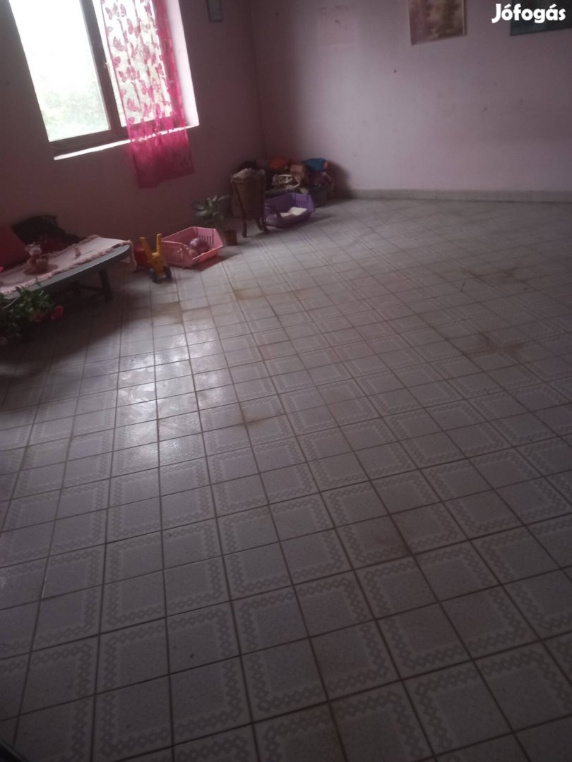 négy szobás családi ház Karacsondon