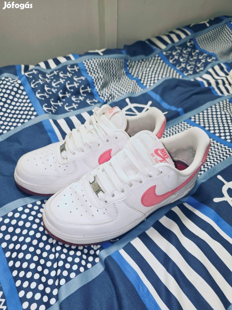 nike air force 1.   37.5