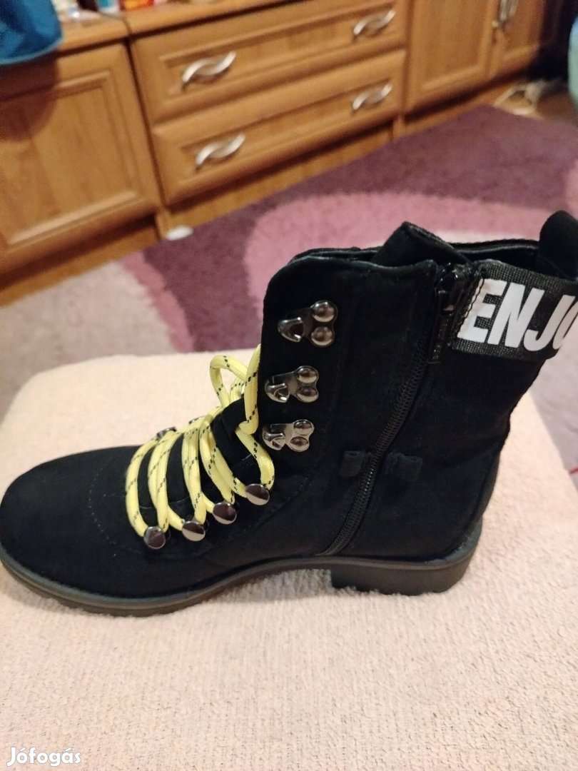 női 36os fekete bakancs