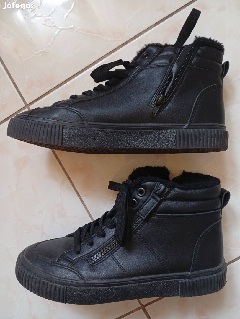 női magasszaru fekete cipő