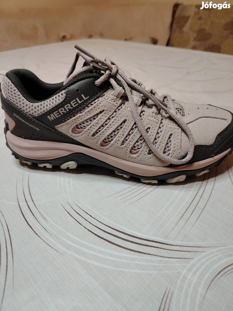 női túra cipő 40-es