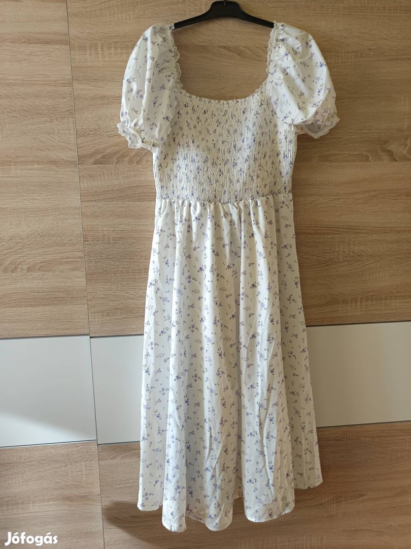 nyári ruha, apró virágos mintával