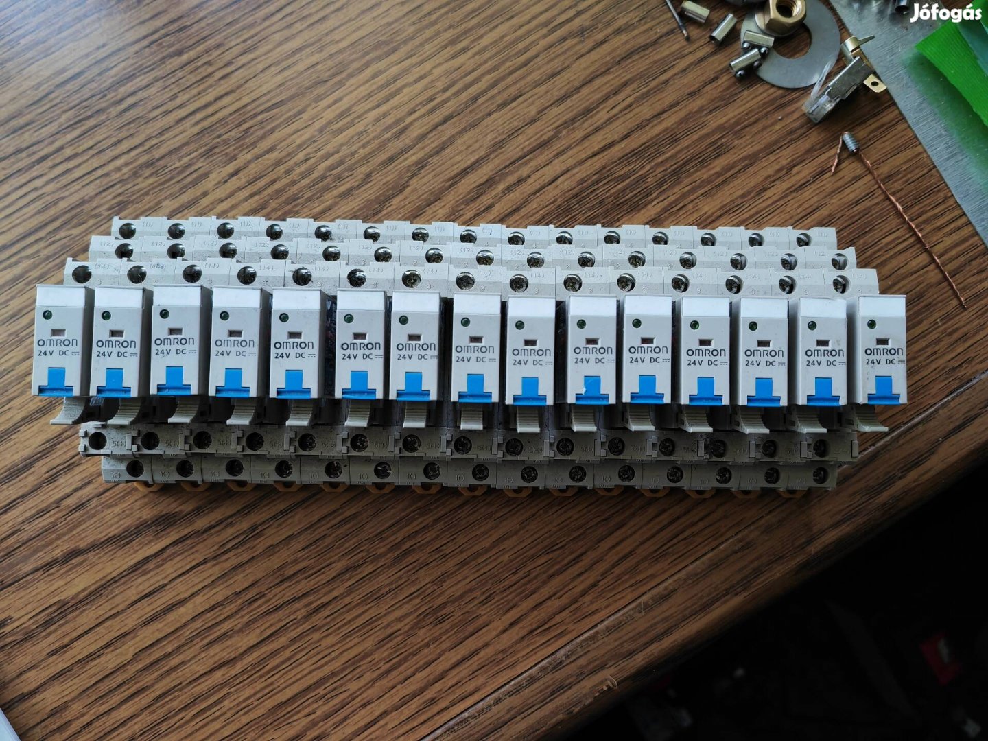 omron p2rf-05-e reléaljzat 250v24vcd relével