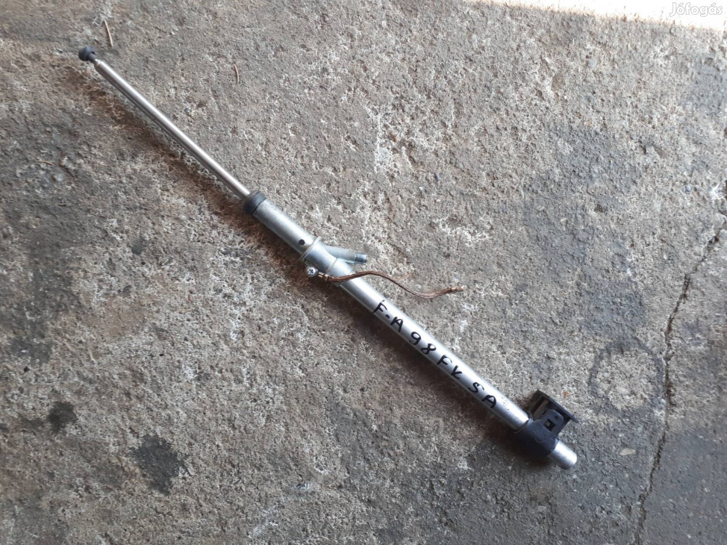 opel Astra F,  1998  5 ajtós   antenna hátsó sárvédőbe