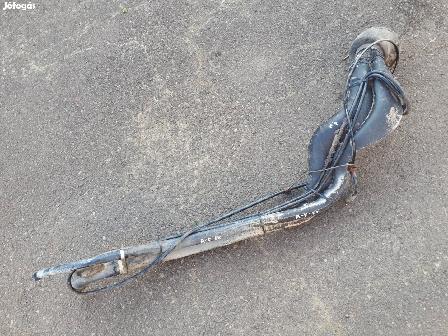 opel astra  F  5 ajtós  tankbeöntő cső 
