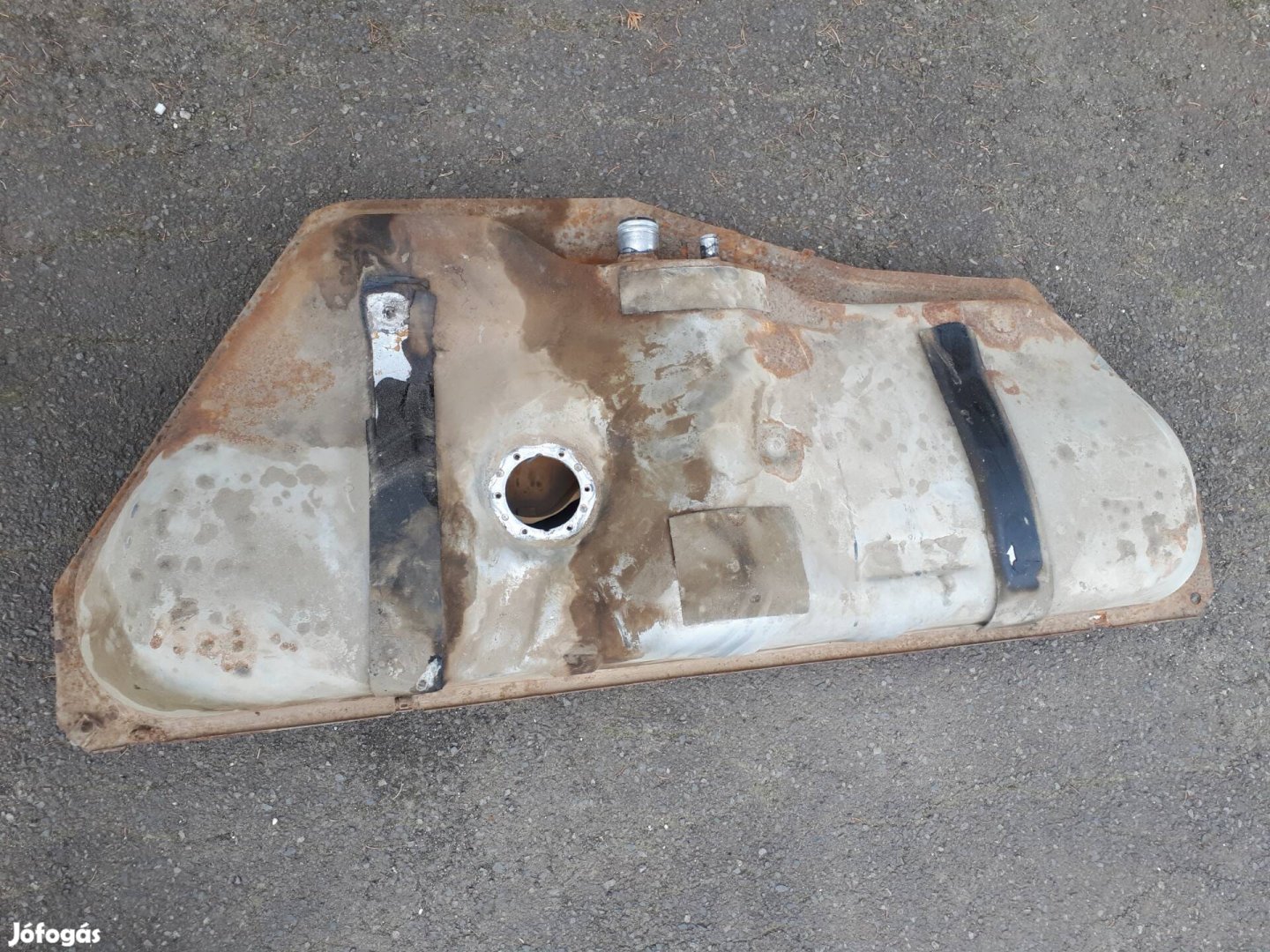 opel astra  F , 5 ajtós  1,4  benzines üzemanyagtank 