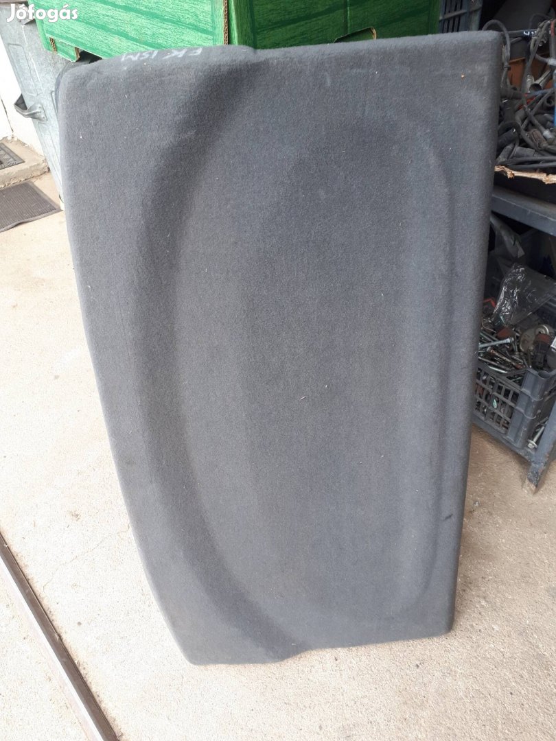 opel astra  F,  5 ajtós  ,  kalaptartó  tartózsinór nélkül