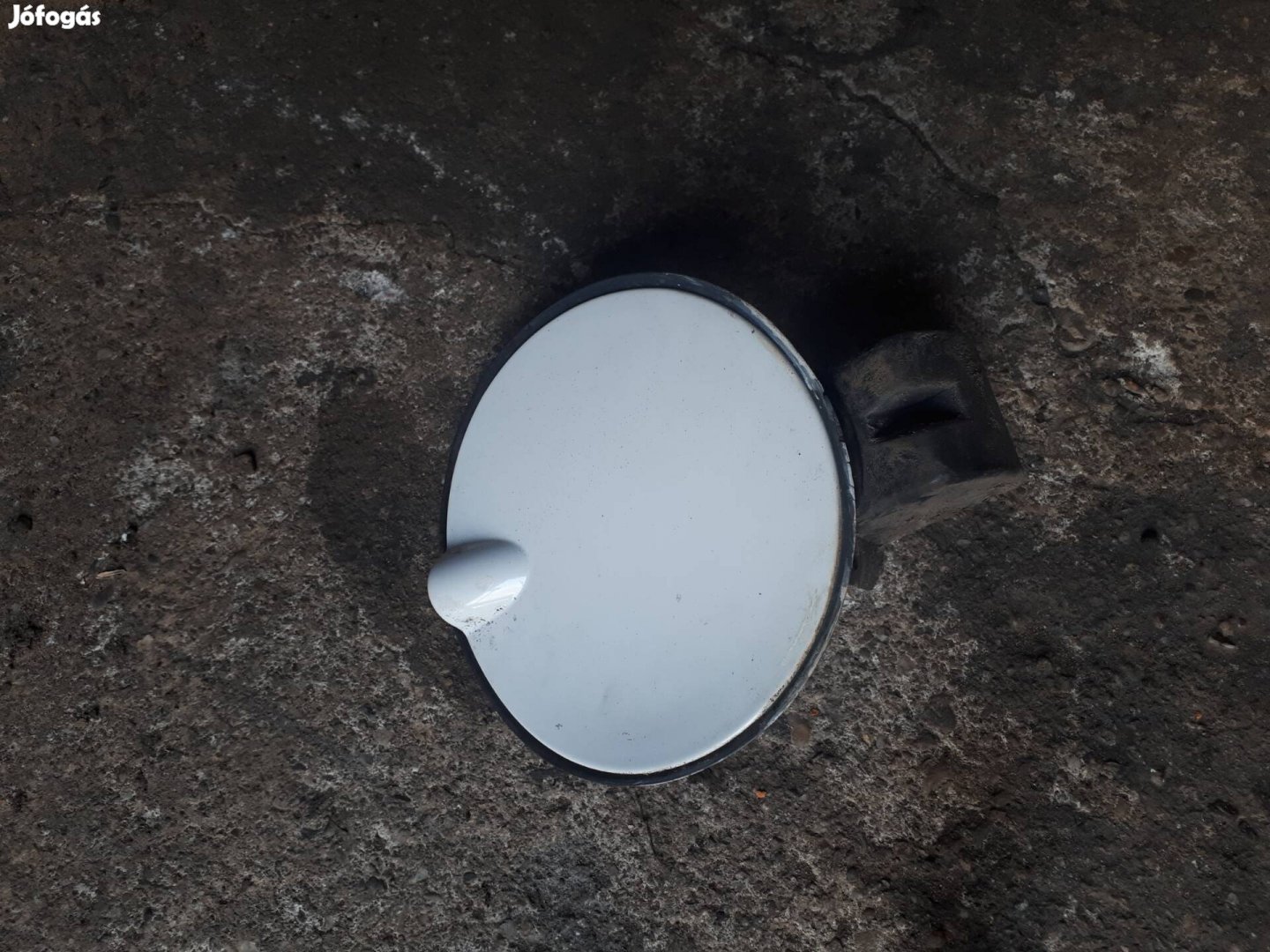 opel astra  F,  5 ajtós  fehér E474,, tankajtó GM90360388