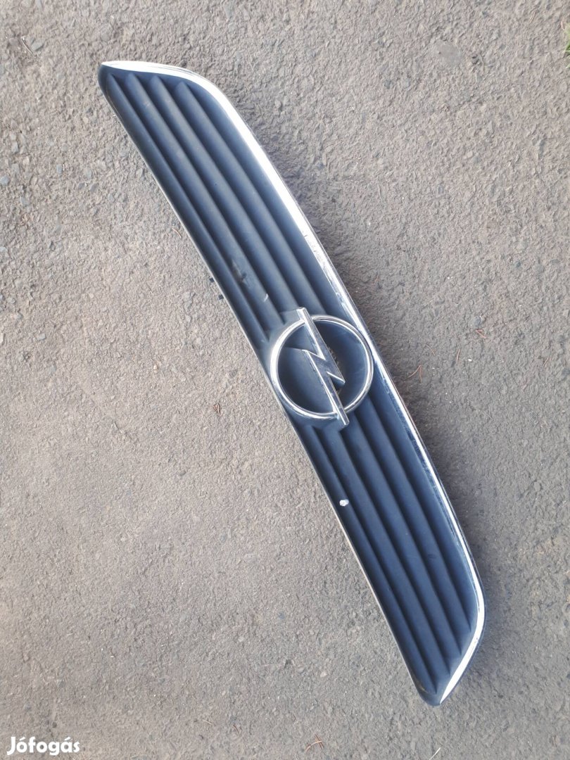 opel astra  G,  hűtőrács   emblémával 
