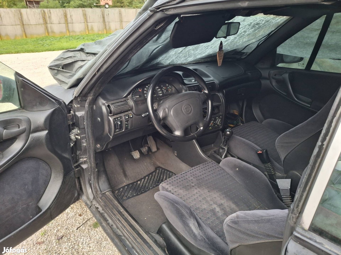 opel astra f cabrió egyben bontásra eladó.
