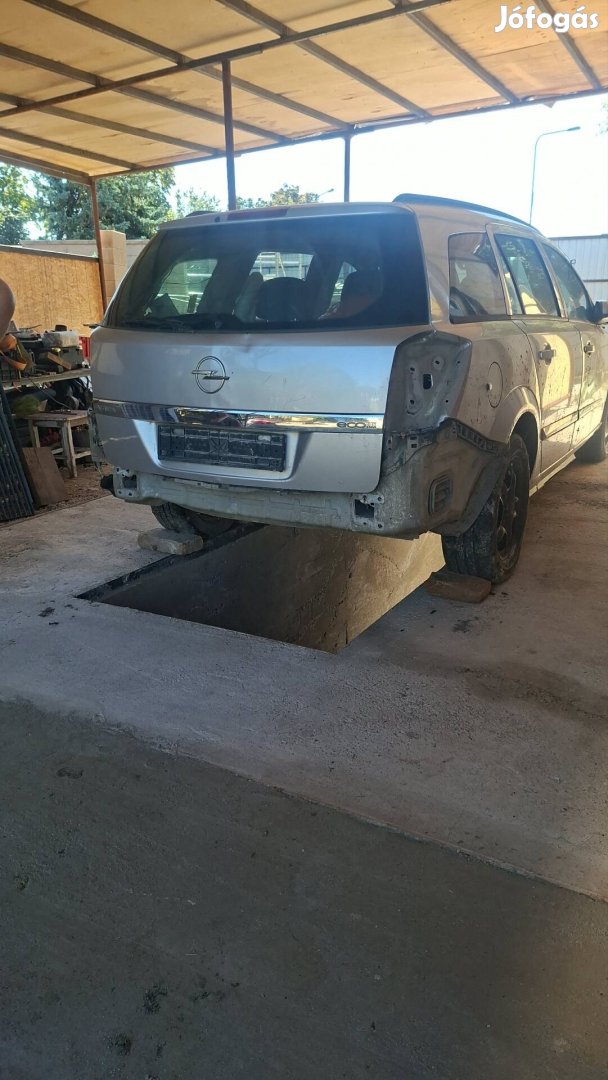 opel kombi bontódik