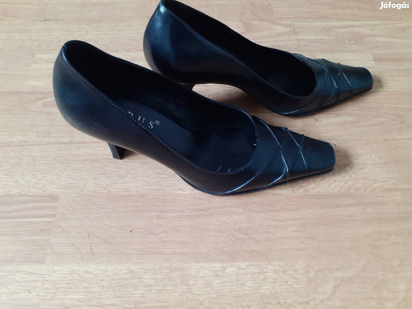 opusz márkájú,36os méretű női cipő